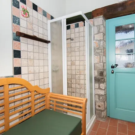 Valentinus 1800 Farm stay *