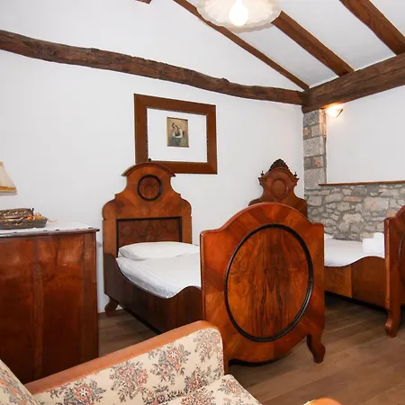 Farm stay Valentinus 1800 Sezana