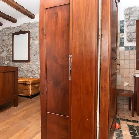 Valentinus 1800 Farm stay