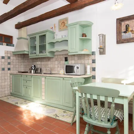 Valentinus 1800 Farm stay Sezana