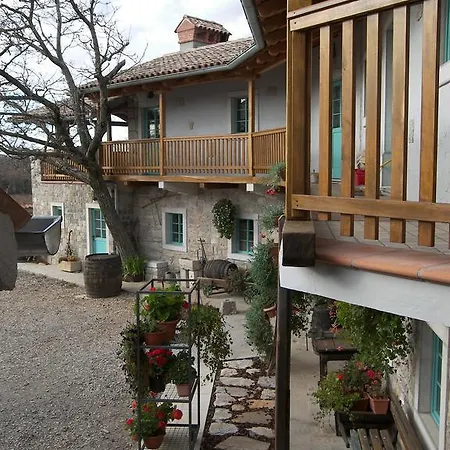 Farm stay Valentinus 1800 Sezana