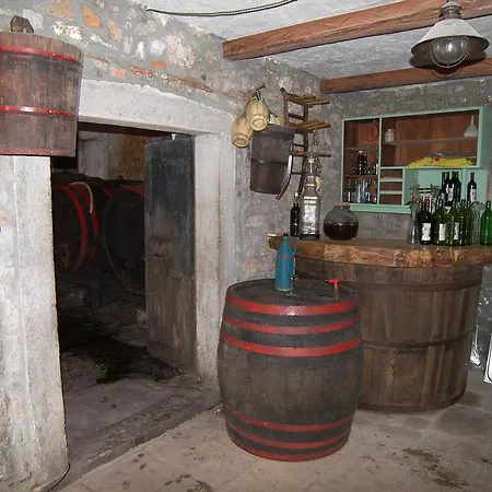 Κατάλυμα σε φάρμα Valentinus 1800 *