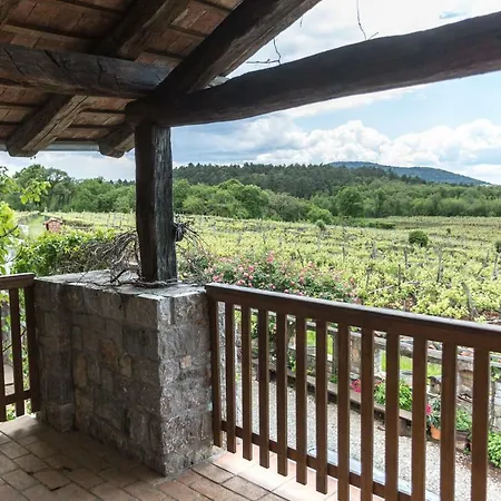 Valentinus 1800 Farm stay Sezana